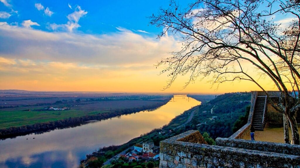 Cerca Medieval das Portas do Sol