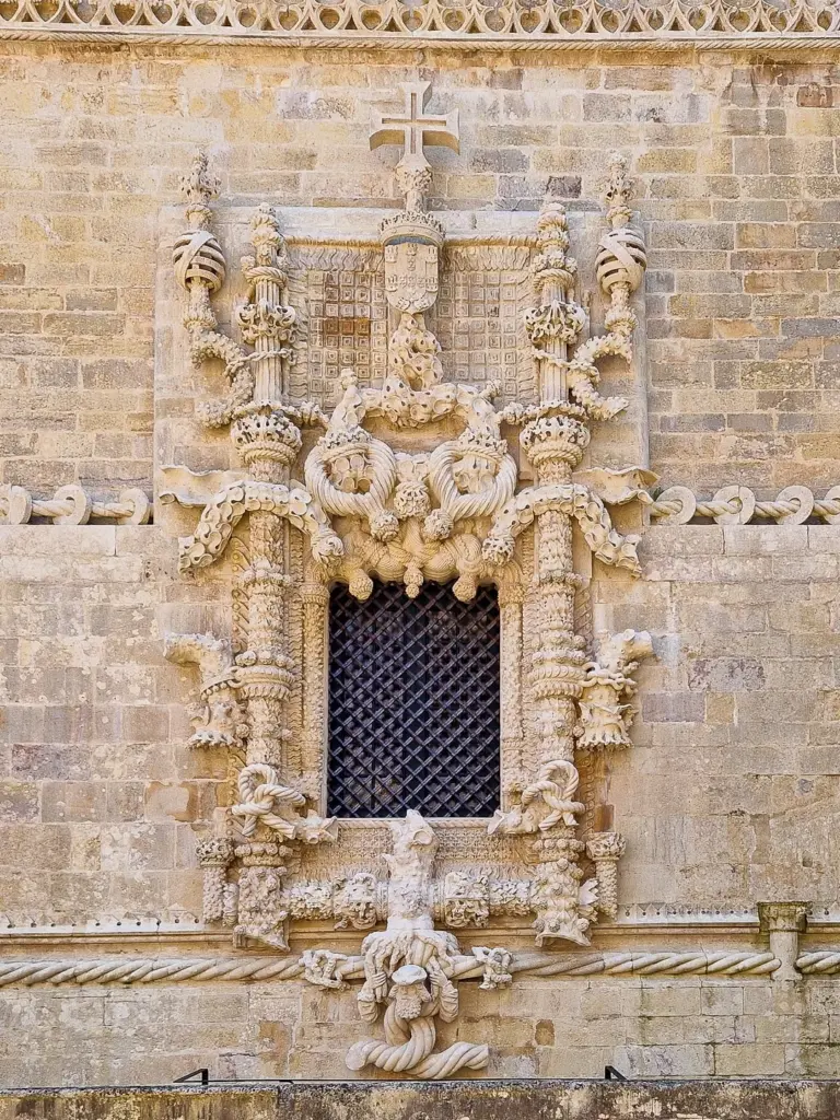 Chapter House Window (Janela do Capítulo) at Convent of Christ, carved by Diogo de Arruda 1510–1513, Manueline architecture