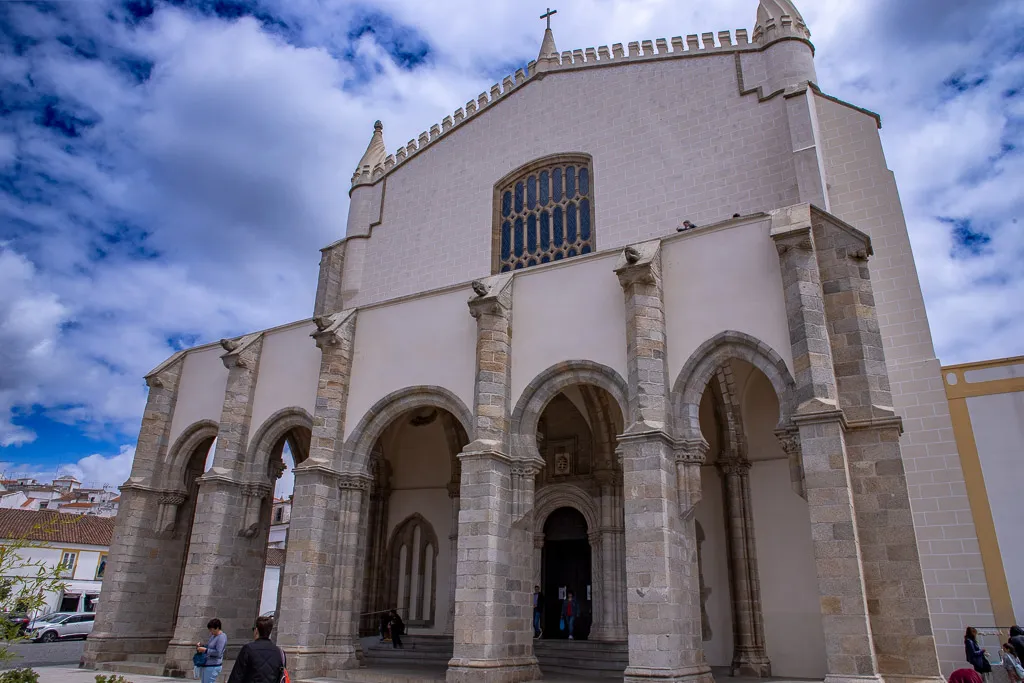 Evora-Igreja-e-Mosteiro-de-Sao-Francisco