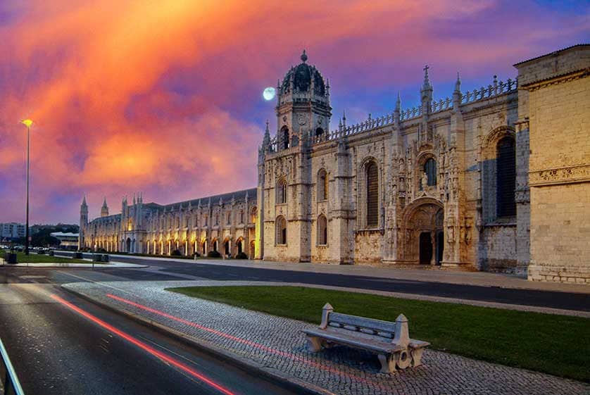 Monasterio de los Jerónimos, Belém, Lisboa — Fachada manuelina y portal sur