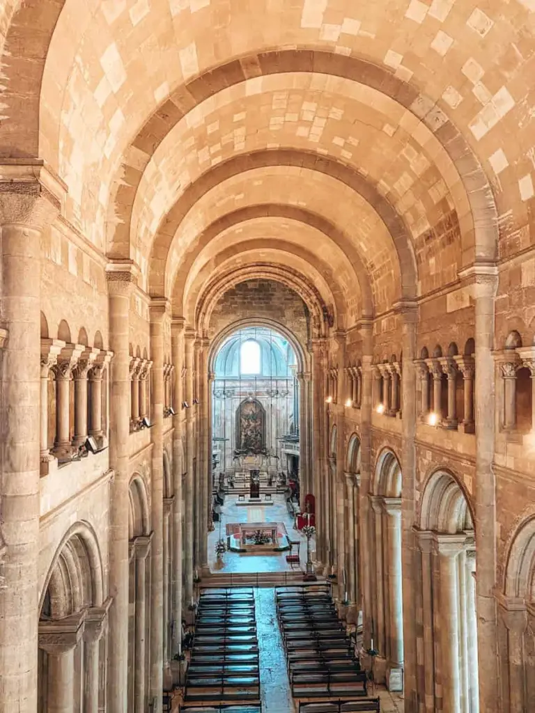Lisbon Cathedral inside