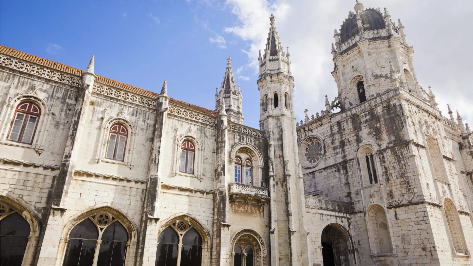 Monasterio de los Jerónimos — construcción 1501, Patrimonio de la Humanidad UNESCO 1983; tumbas de Vasco da Gama y Luís de Camões