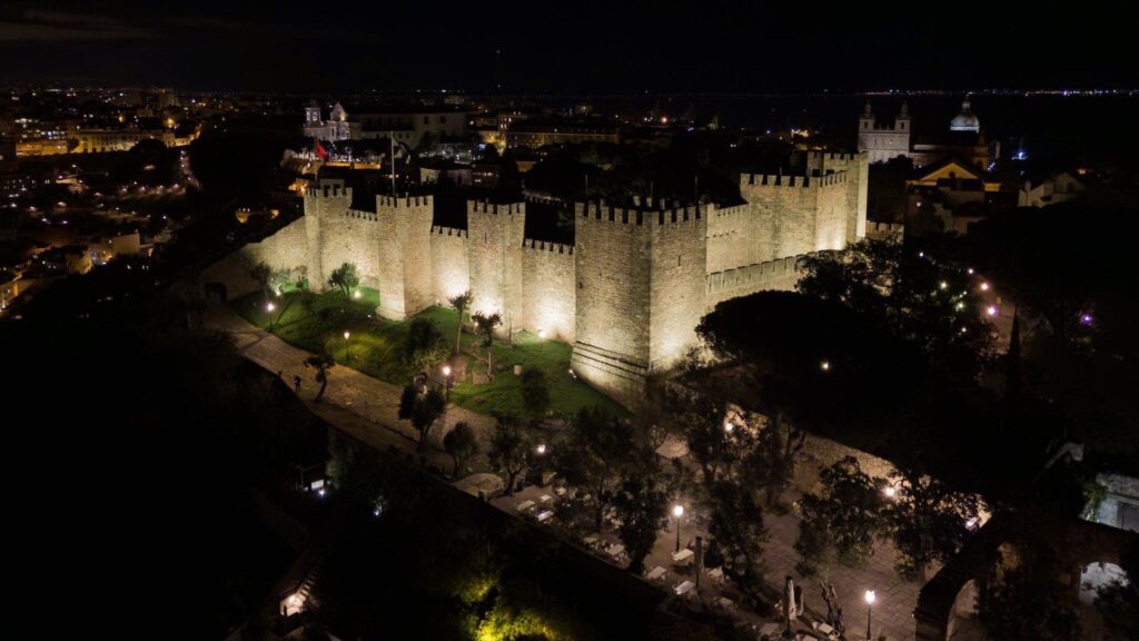 Sao Jorge Castle Lisbon at night