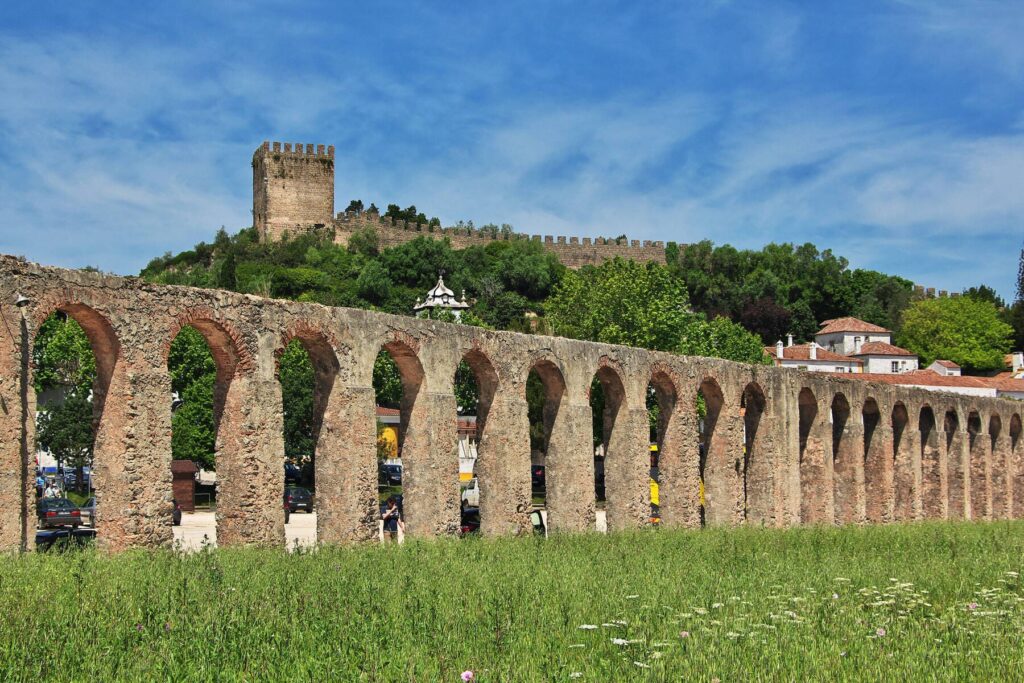 Aqueduto da Usseira aqueduct arches 3 km long up to 20 metres high, commissioned by Catherine of Austria 1571–1575