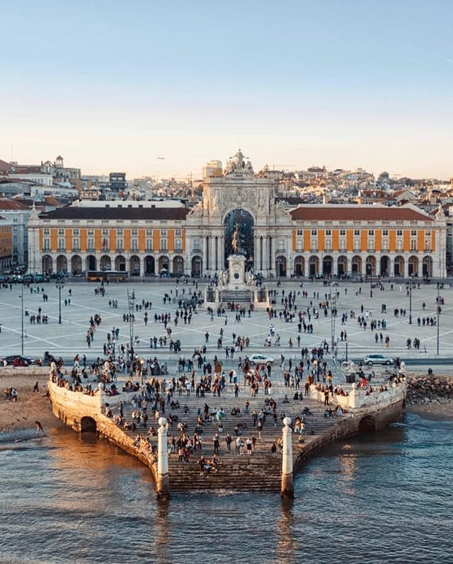 cais das colunas lisbon