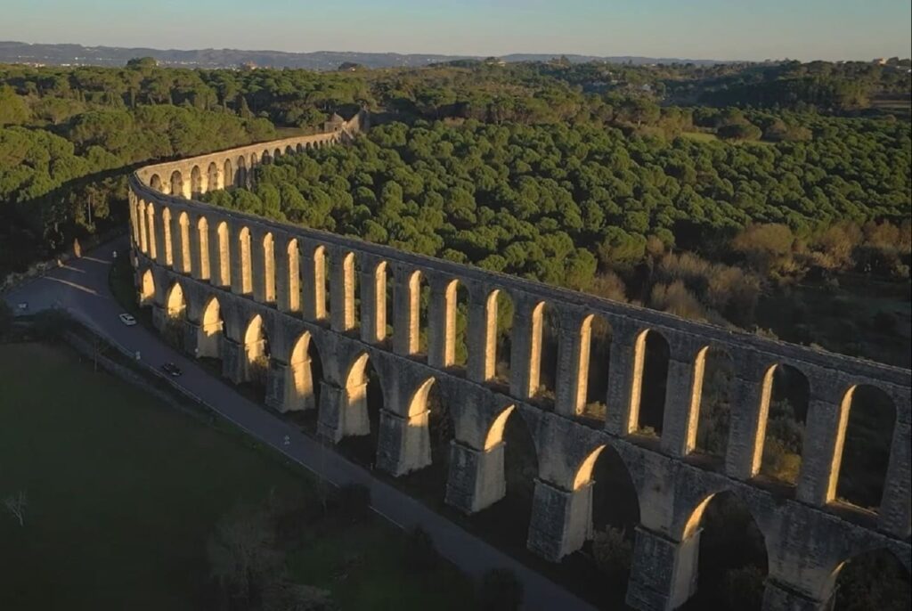 Pegões Aqueduct in Tomar, 6.223 km long, built 1593–1614 by Filippo Terzi, National Monument since 1920